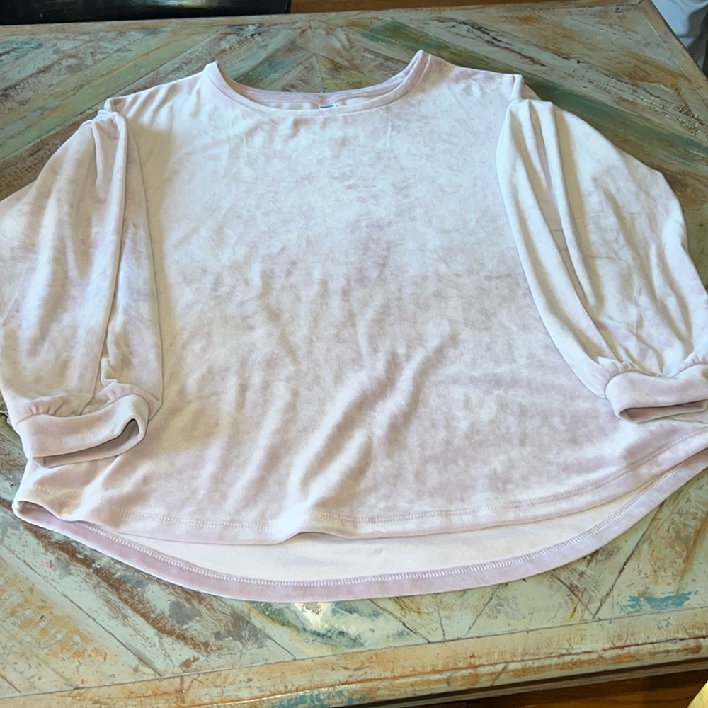 super cute velvet top🎀